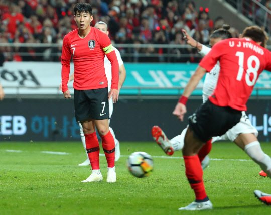 한국-우루과이 <!HS>축구<!HE> 평가전 시청률 12.8%