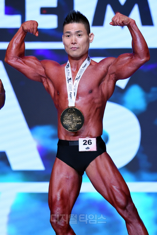 [포토]김정현 `머슬마니아 세계대회 클래식 마스터 1위 했어요`