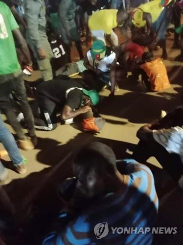 카메룬 축구경기장서 최소 8명 사망