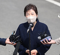 박근혜 전 대통령, 지방선거 사전투표 `한 표` 행사