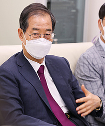 한덕수 총리, 윤종원 사퇴에 인사 리더십 상처