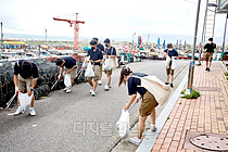 [포토] 유니클로, 한국해양대 청소년해사법학회와 부산 해운대 해양 정화 활동 실시