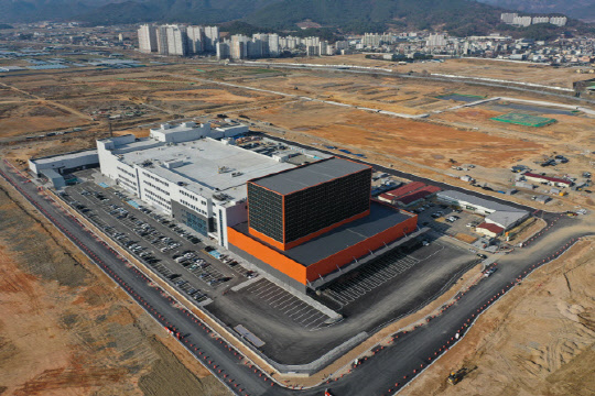 면부터 스프까지 위해물질 실시간 걸러낸다…삼양식품 밀양공장 `스마트팩토리` 구축 면부터 스프까지 위해물질 실시간 걸러낸다…삼양식품 밀양공장 `스마트팩토리` 구축