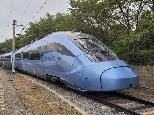 현대로템, 국내 첫 시속 320㎞ 동력분산식 고속열차 생산