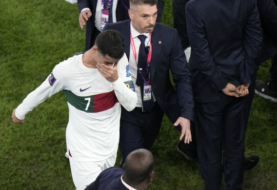 [월드컵] 4강 탈락까지… 눈물로 끝난 호날두 `라스트 댄스`