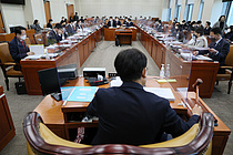 `공공기관 운영 법률안` 강대강… 기재위 경제재정소위 불안한 출발