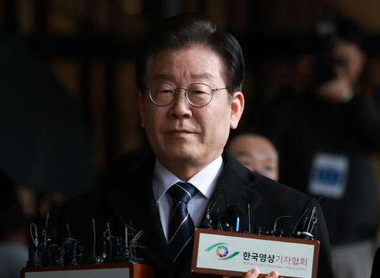 격앙된 이재명…"정치검찰 총동원해 정적죽이기 칼춤"