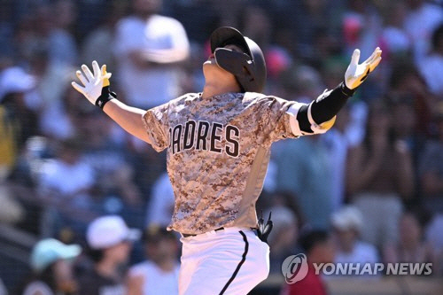 "너무 뜨거워요"…김하성, 세 번째 한 경기 3안타 기록