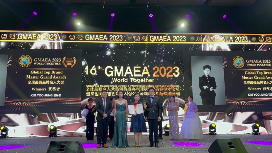 Y2C(와이투씨) <!HS>김유정<!HE> 대표, 제16회 GMAEA `2023 글로벌 최강 브랜드 명인대상` 수상