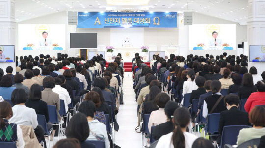 계시록 들으러 온 시민들 감탄, “성경 한 번 보지 않고… 보고 들은 것 확실”