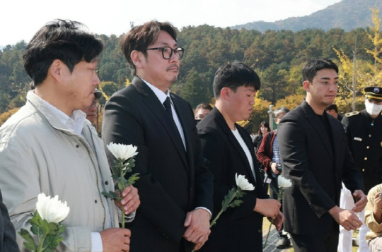 배우 조진웅, 홍범도 장군 순국 80주기 추모식 참석