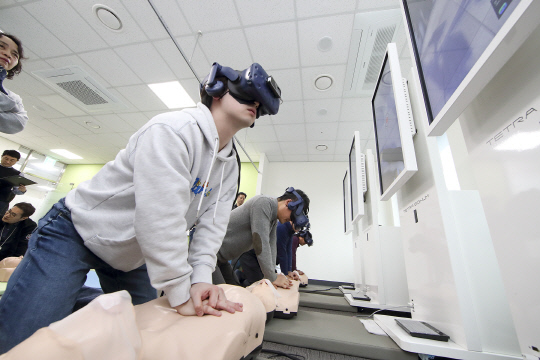 VR로 심폐소생술 교육…KT, 임직원 응급 상황 역량 강화