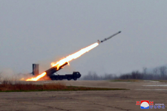 북한, 신형 지대공 미사일 시험 발사