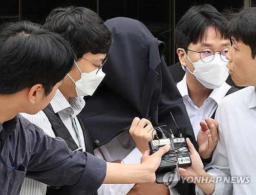 "돈벼락 맞게 하자"…의사들, 구속된 `주홍글씨` 작성자 돕기 모금행렬