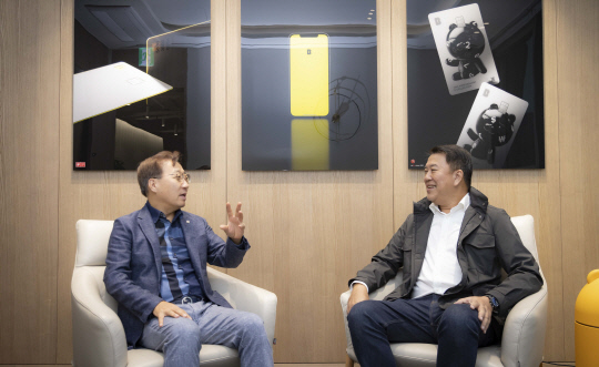 [POWER COMPANY] 카카오뱅크, `종합 금융 플랫폼` 도약… 글로벌·AI 영토 확장