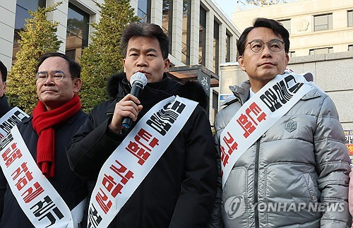 전한길 "불의한 판결엔 저항하는 게 헌법정신…헌재 절차 정당할 땐 승복"
