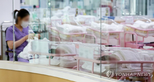 "너무 힘들 것 같아서" 장애 영아 살해한 부부…징역 9년·5년 구형