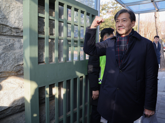 조국, 교도소서 환갑 맞아…황현선 "`조국의 봄` 기다린다"