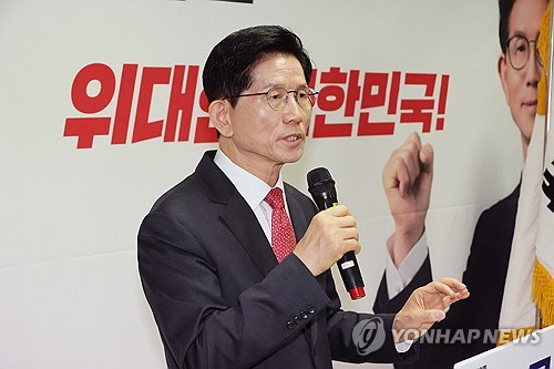 김문수 "65세 이상, 오전 9시~오후 5시 <!HS>버스<!HE>도 무료…최소한의 공약"