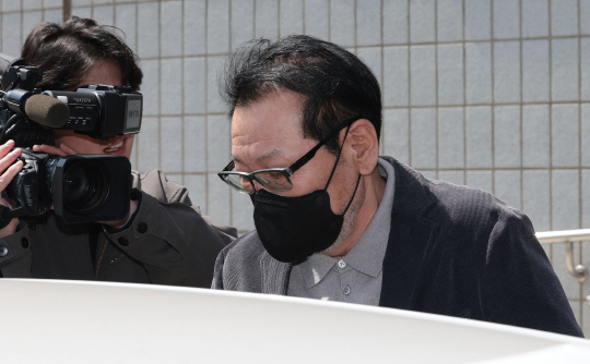 민주 "尹·김건희, 건진법사 거간꾼으로 통일교서 다이아목걸이 받았나"