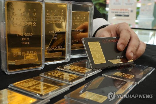 [THE FINANCE] "금값이 금값"… 골드바 살까? 금통장 들까?