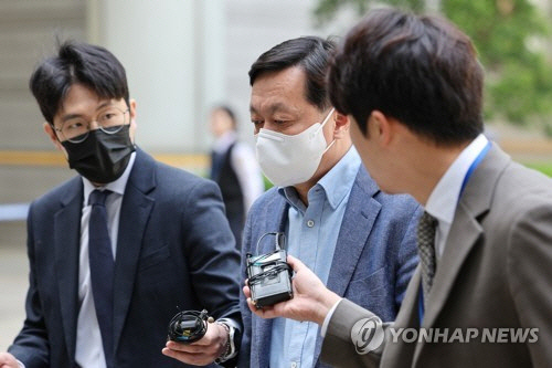 `이재명 측근` 정진상, `대장동 민간업자 재판`서 "일체의 증언 거부"