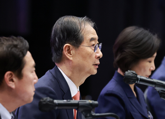 민주 "한덕수, 공무원 신분으로 사전 선거 준비…처벌 대상"