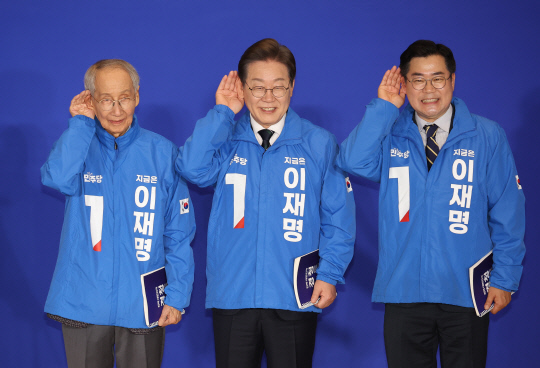 이재명, `경청` 행보 돌입…배달·택배노동자 만나고 소도시 투어