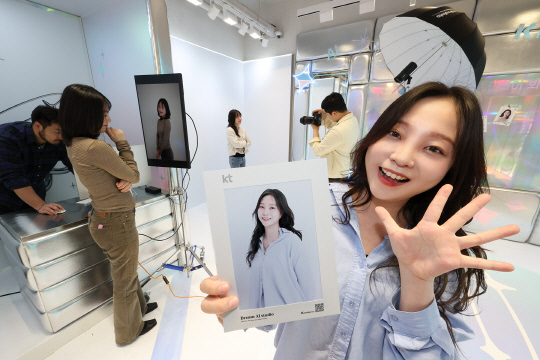 "MZ세대 모여라"…KT, 홍대에 `AI 체험존` 운영