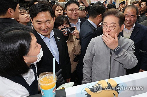 이재명 “피습 모의 제보 잇따라… 대인 직접 접촉 어렵다”