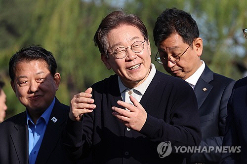 이재명, 조계사서 `공약` 발표…김문수-한덕수 `단일화` 물꼬 트나