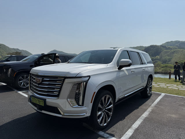 [돈+Cars] 압도적 존재감에 어깨가 으쓱… <!HS>VIP<!HE> 의전차 `캐딜락 에스컬레이드`