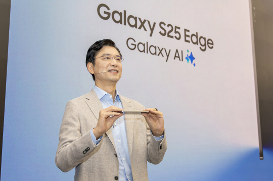 슬림폰 경쟁 개막…삼성전자, 역대 가장 얇은 5.8㎜ `갤럭시S25 엣지` 공개