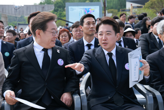 이준석 "호텔 그림, 무한동작하는 것이냐"…이재명 "극단적 예시 든 것, 왜 그렇게 단순하냐"