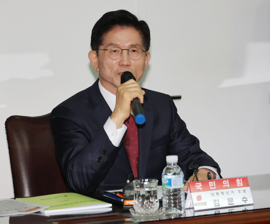 국힘 "김문수 지지율 사전투표 전 골든크로스" 총력