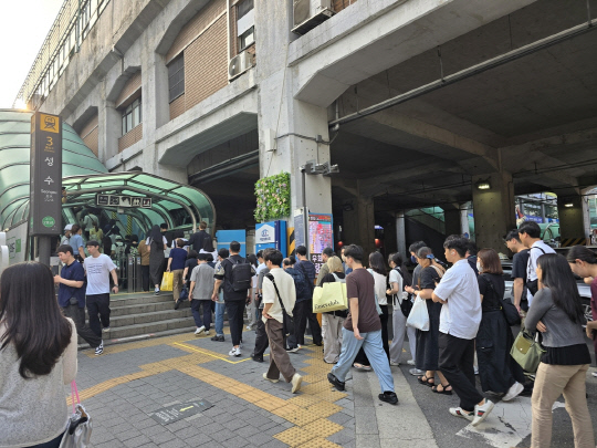 그렇게 뜨겁던 성수동, `박스`에 갇히다