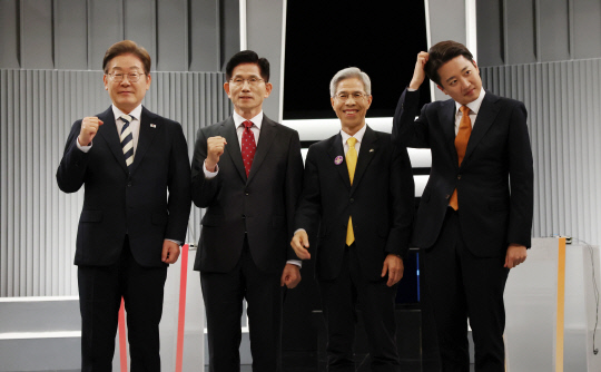 호텔경제학·커피원가·부<!HS>정선<!HE>거·거북섬…슅틈없는 난타전