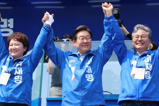 경기도지사 지낸 이재명·김문수, 수도권서 맞대결