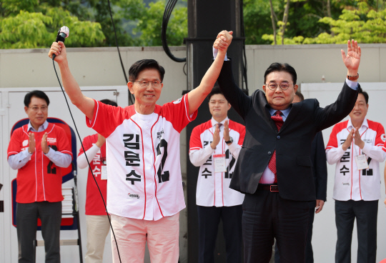 [대선 D-2] `김문수 지원` 전병헌 "법카경제 이재명, 망나니지식인 유시민 심판"