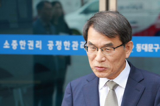 [사설] `주먹구구` 투표 관리 선관위, 반드시 응분의 책임 물어야 한다