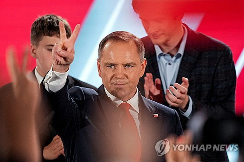 <!HS>폴란드<!HE> 대선 `친트럼프` 야권후보 나브로츠키 당선…극우표 흡수 결선 뒤집기