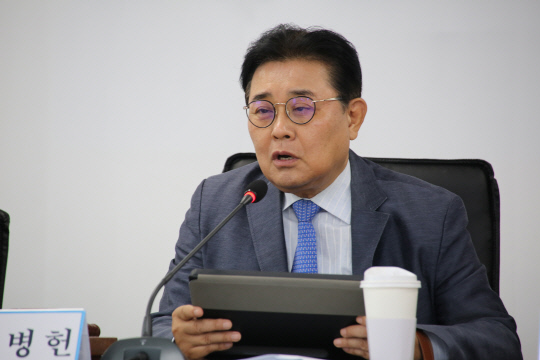 전병헌 "헌법 68·84조 해석, 대통령 재직前 범죄 재판받아야"