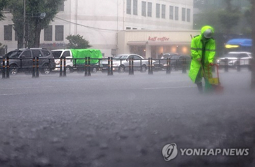 [날씨] 금요일엔 전국 천둥·번개 동반한 폭우…수도권 이틀간 최대 100㎜