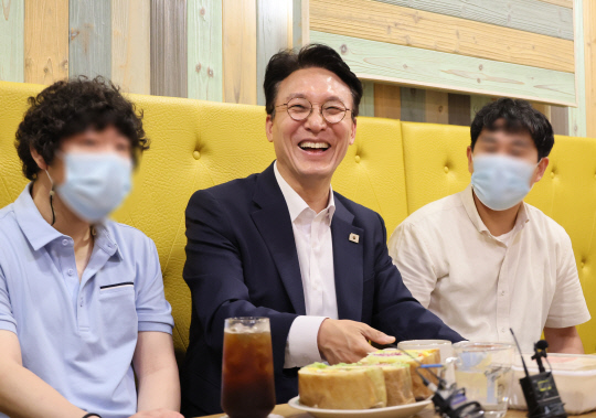 [사설] 김민석 후보, 의혹 해소 못하면 임명되더라도 국정에 짐될 것