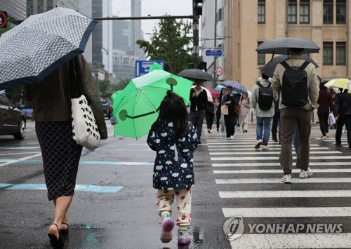 [날씨] 장마 전선 다시 북상, 전국 대부분 비…30도 안팎 더위