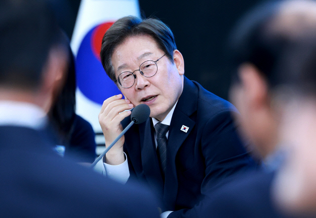 "진상 규명" 무안공항 참사 유족에…李대통령 "제가 나선다고 더 될 것 같진 않아"
