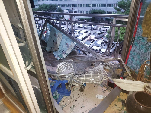 `펑` 아파트서 실외기 폭발하자…사라진 거주자 7명, 어디로?
