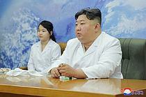 北 김정은, 건강 악화됐나…체중 140kg 중반에 알코올·니코틴 의존증 추정